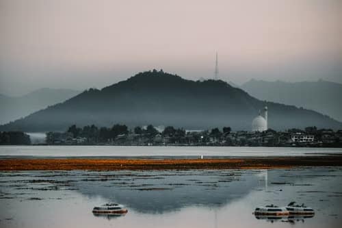 The flat Boulevard road beside Dal Lake in early morning light, the opening kilometres of the course